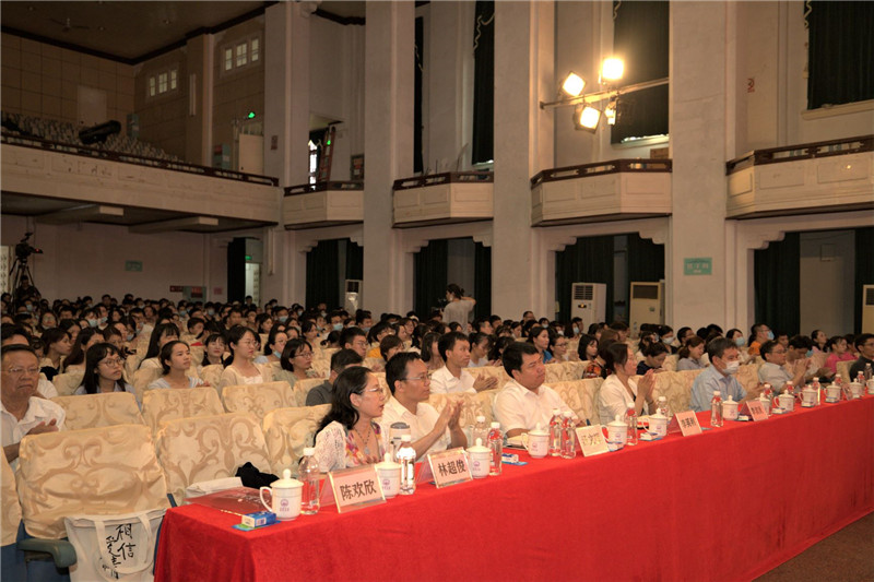 2前排就座出席的領(lǐng)導、嘉賓.jpg