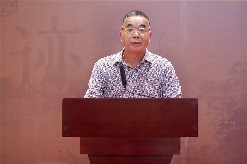 3廣西美術(shù)家協(xié)會(huì )副主席、桂林市美術(shù)家協(xié)會(huì )主席張賢宣讀賀信.jpg