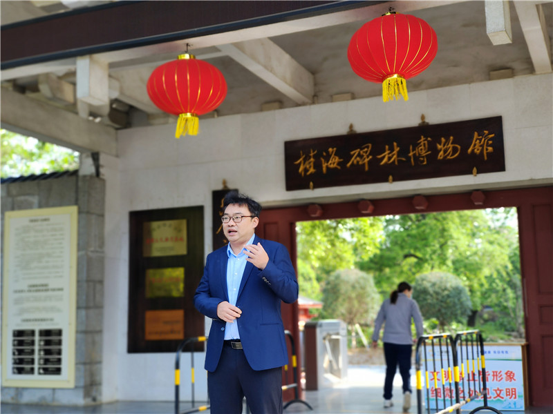 獨秀書(shū)房公司總經(jīng)理容罡在研學(xué)開(kāi)營(yíng)儀式上致辭.jpg