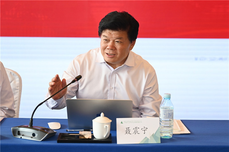 06 韜奮基金會(huì )理事長(cháng)、中國出版協(xié)會(huì )副理事長(cháng)聶震寧作主旨演講（李顯楊 攝）.jpg