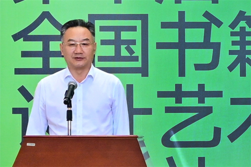 廣西壯族自治區黨委宣傳部副部長(cháng)、廣西壯族自治區新聞出版局（自治區版權局）局長(cháng)王曉華宣布展覽開(kāi)幕.jpg