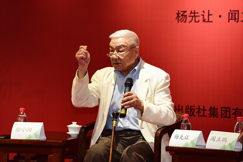 中央美術(shù)學(xué)院教授、徐悲鴻學(xué)生、《徐悲鴻》作者楊先讓談恩師（李顯楊攝）.JPG