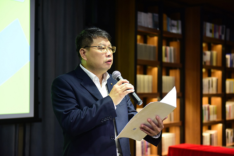 廣西師范大學(xué)出版社集團有限公司黨委書(shū)記、董事長(cháng)張藝兵致辭（李顯楊 攝）.jpg