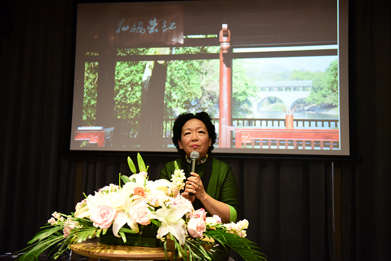 《新三屆致新生》作者之一，廣西師范大學(xué)王枬教授分享《花橋榮記》背后的故事（李顯楊 攝）.jpg