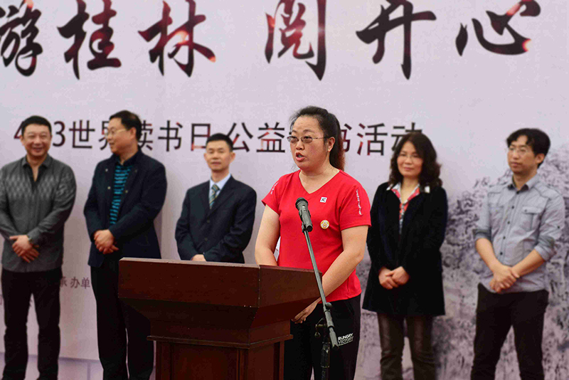 桂林市出租車(chē)司機代表周曉麗發(fā)言（李顯楊攝）.jpg