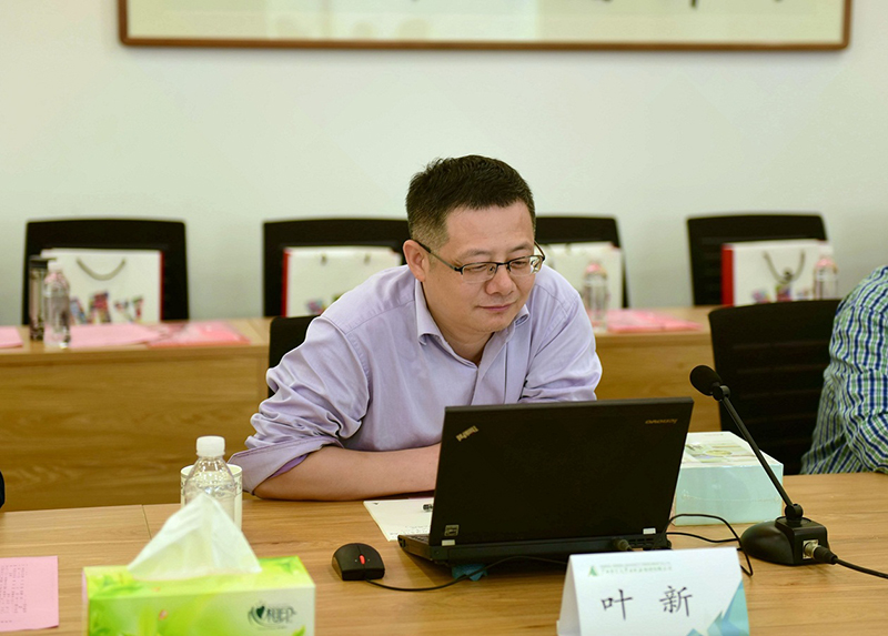 季羨林研究專(zhuān)家，北京印刷學(xué)院新聞出版學(xué)院編輯出版系教授、博士，中國編輯學(xué)會(huì )理事葉新發(fā)言（廖茹畫(huà)攝）.jpg