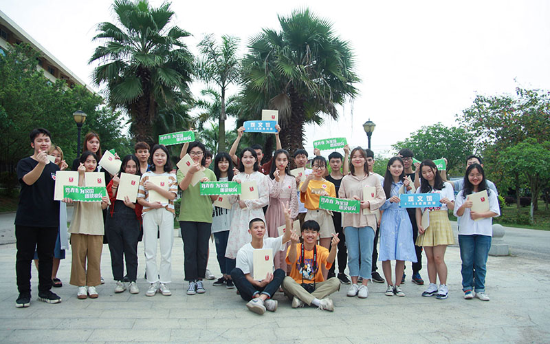 桂林電子科技大學(xué)北海校區快閃現場(chǎng)-潘安航-攝.jpg