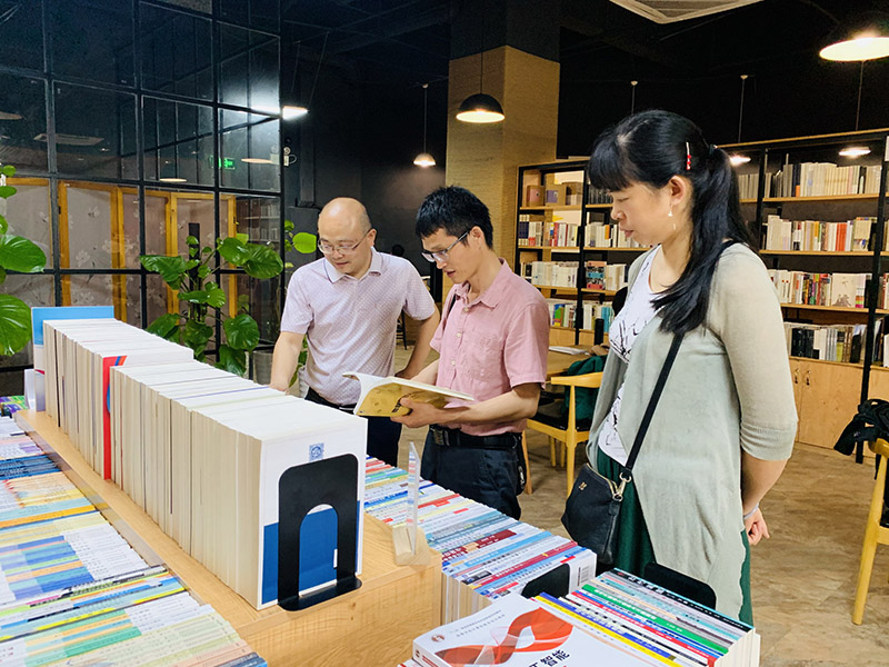 獨秀書(shū)房·玉師店教材巡展現場(chǎng).jpg
