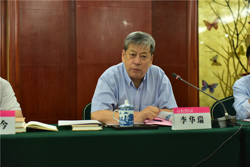 首都師范大學(xué)歷史學(xué)院教授、教育部長(cháng)江學(xué)者特聘教授李華瑞發(fā)言（郭倩 攝）.JPG
