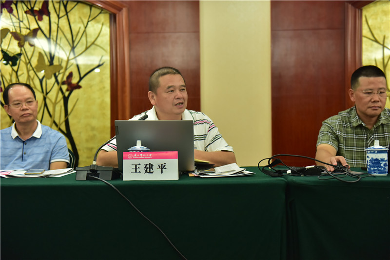 廣西社會(huì )科學(xué)院文化研究所所長(cháng)、研究員王建平發(fā)言（郭倩 攝）.JPG