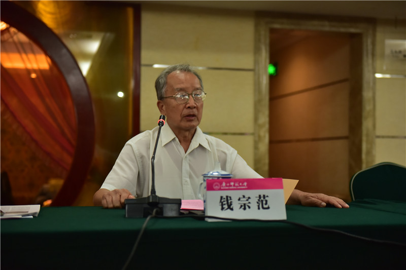 廣西師范大學(xué)歷史文化與旅游學(xué)院教授、《廣西通史》第六卷清代卷（1644—1840）負責人錢(qián)宗范發(fā)言（郭倩 攝）.JPG
