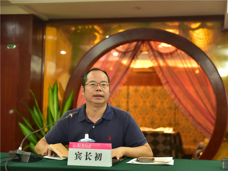 廣西師范大學(xué)出版集團有限公司副總編輯、廣西通史》（十卷本）主編賓長(cháng)初總結發(fā)言（郭倩 攝）.JPG