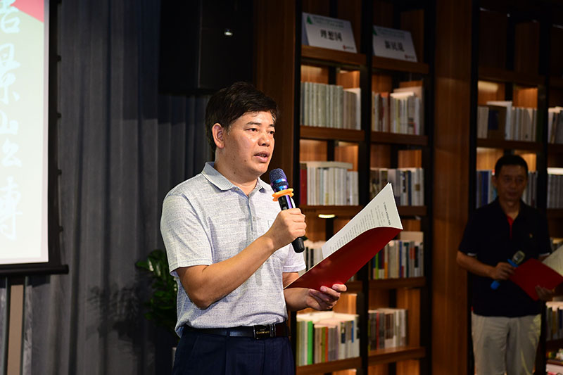 廣西師范大學(xué)校黨委常委、紀委書(shū)記莫坷致辭（李顯楊攝）.JPG