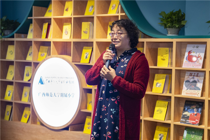 家長(cháng)代表、廣西師范大學(xué)教育學(xué)部教授王彥講話(huà)（李顯楊攝）.jpg