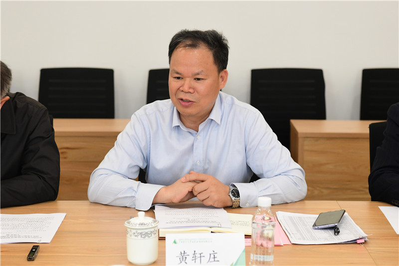 集團公司黨委書(shū)記、董事長(cháng)黃軒莊作工作匯報.jpg