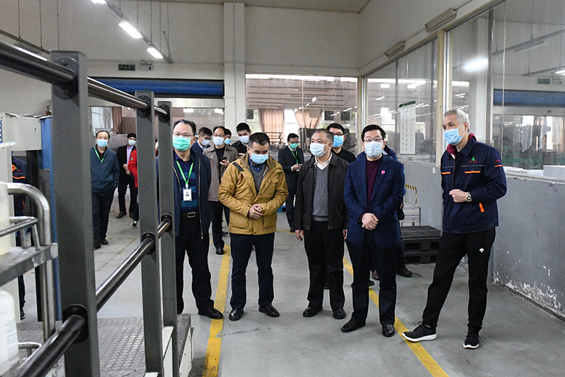 到出版社集團廣大印務(wù)公司印刷車(chē)間、裝訂車(chē)間查看02.jpg