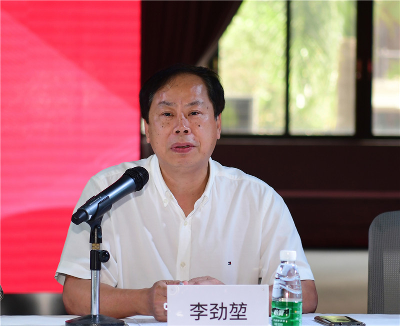 2中國美術(shù)家協(xié)會(huì )副主席、廣東省文聯(lián)主席、廣東省美術(shù)家協(xié)會(huì )主席、廣州美術(shù)學(xué)院院長(cháng)李勁堃致辭（秦念 攝）.JPG